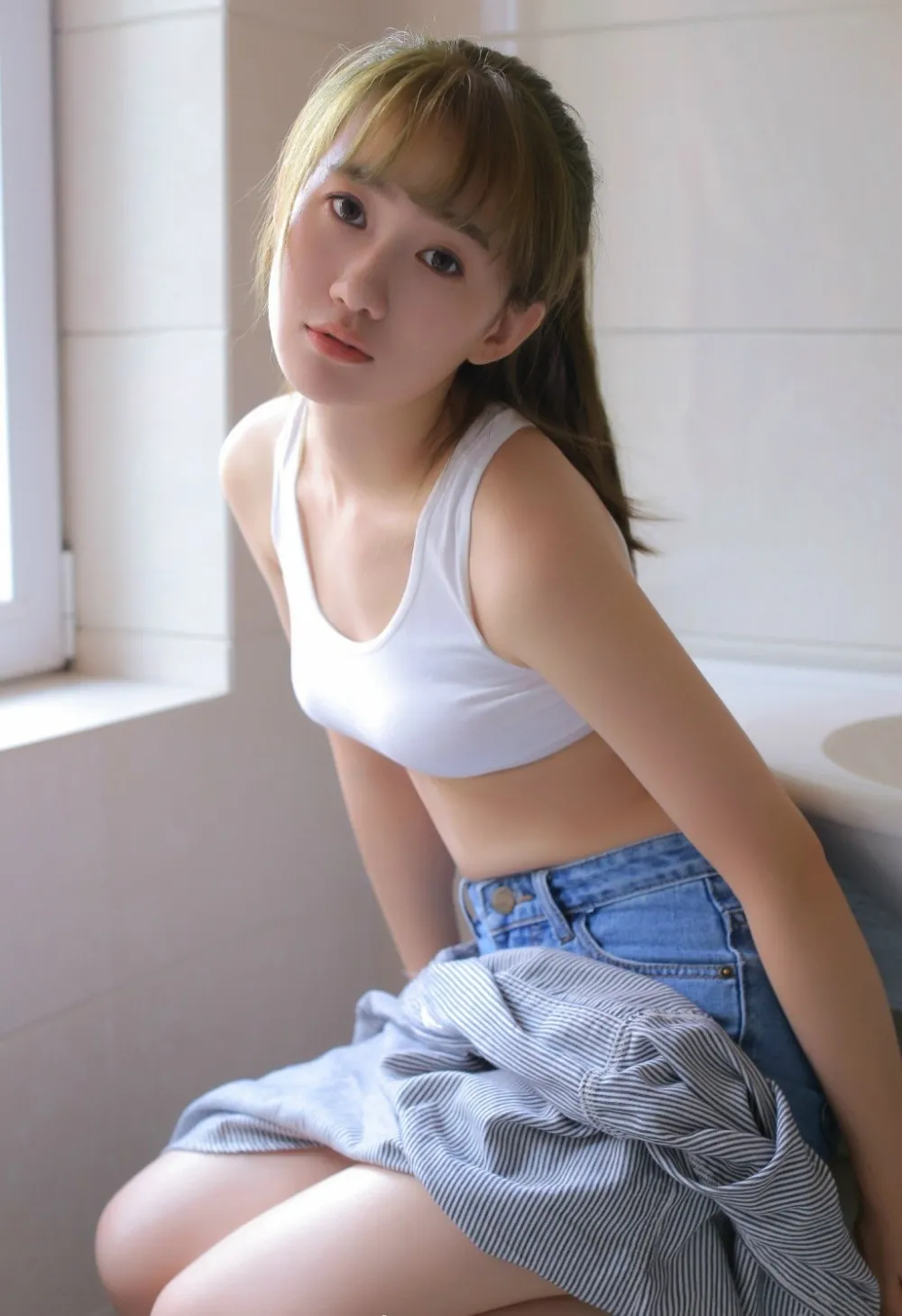 4462-qingchunsuyanshaonniuzaiduankuxiariqingliangbainenmeituixingganliaorenxiezhen