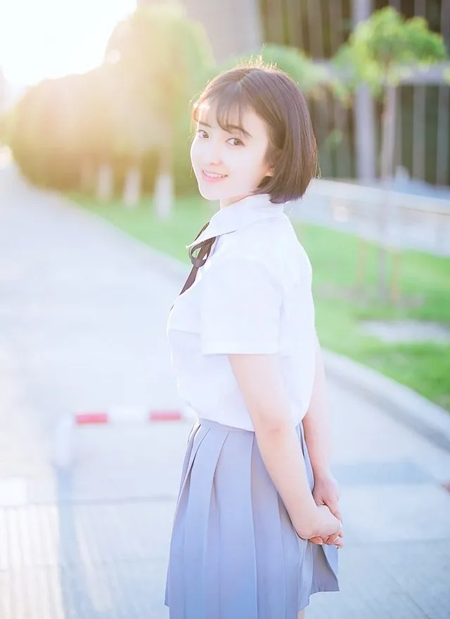 4781-duanfaxueshengmeizixiaoqingxinxiaofutianmeikeaihuwaisheyingxiezhen
