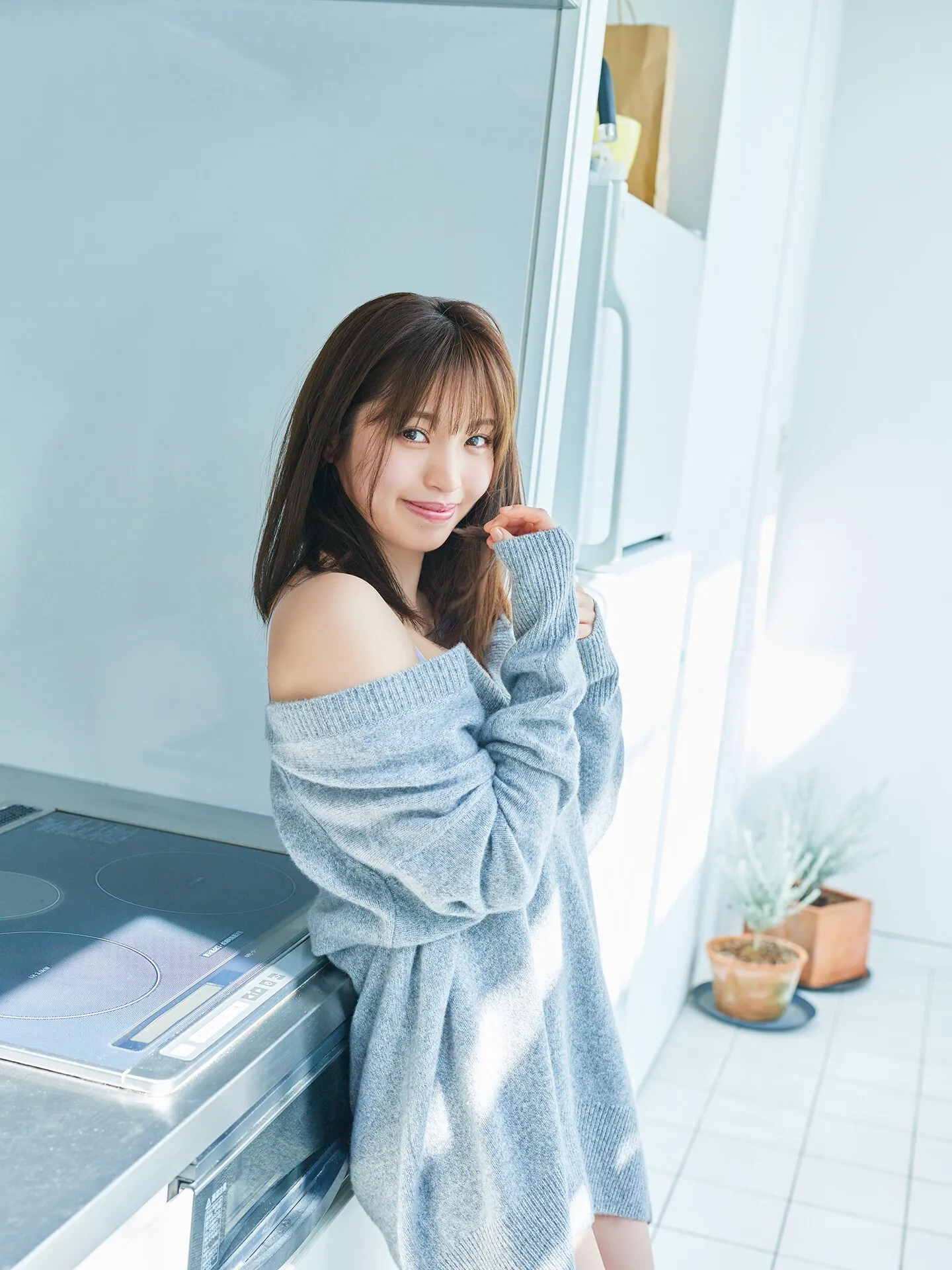 5700-cundaoweiyouxingganjiefangluchubainenyouhuoyimian25p